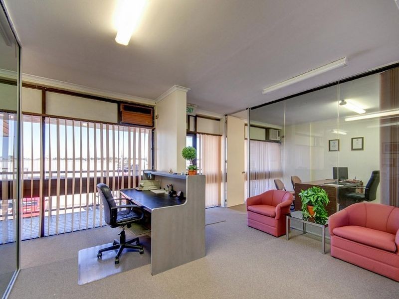 17 & 18/8 Dennis Road, Springwood QLD 4127