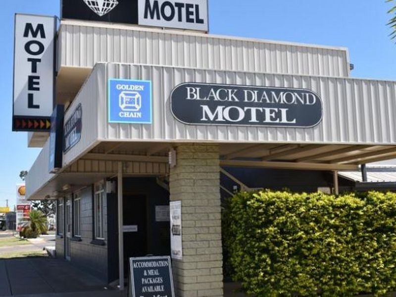 24 Railway Street, Blackwater QLD 4717