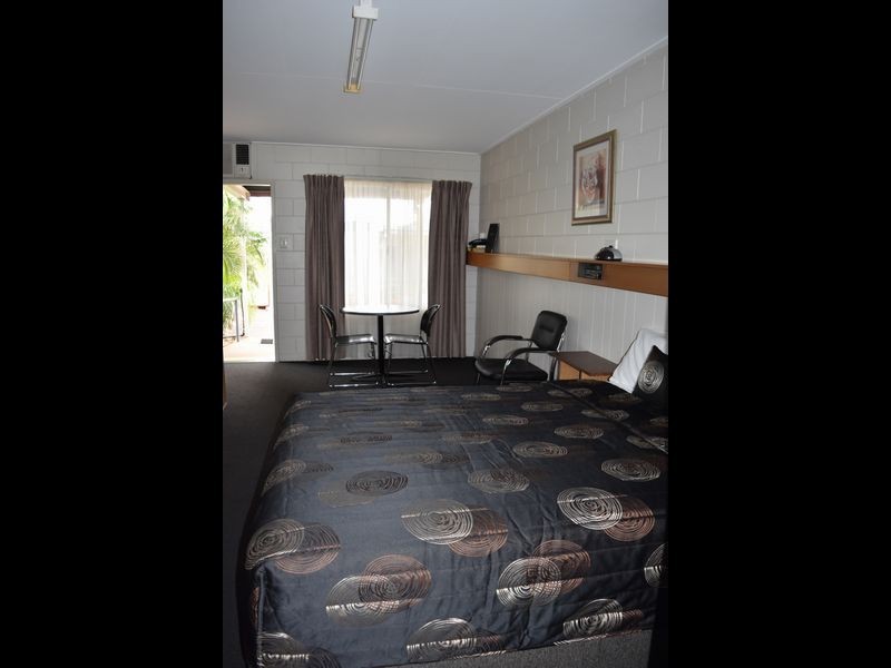 24 Railway Street, Blackwater QLD 4717