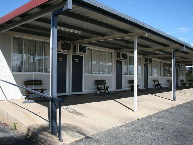 24 Railway Street, Blackwater QLD 4717