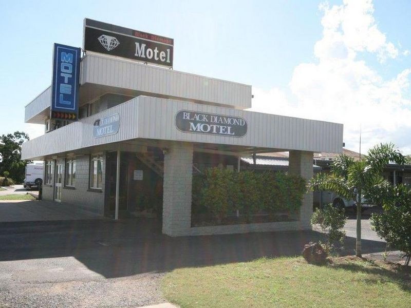 24 Railway Street, Blackwater QLD 4717