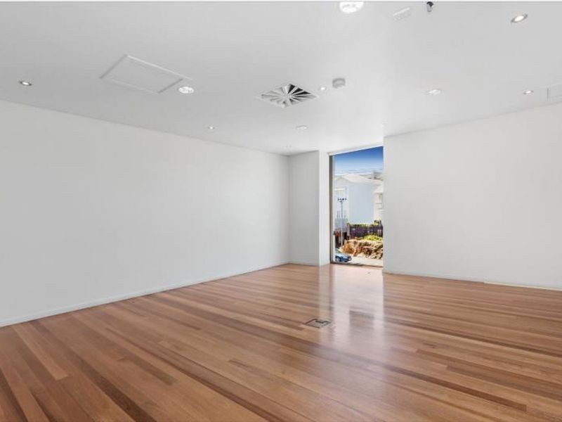 42 Doggett Street, Newstead QLD 4006