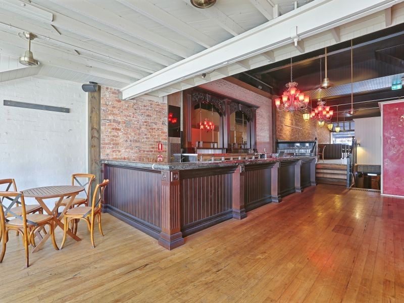 14 Logan Road, Woolloongabba QLD 4102