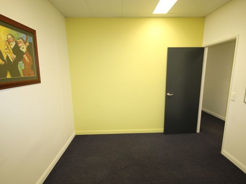 18 Carol Avenue, Springwood QLD 4127