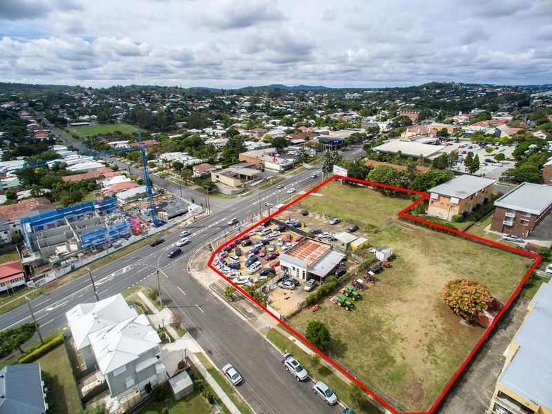 909-915 Logan Road, Holland Park West QLD 4121
