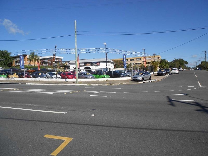 909-915 Logan Road, Holland Park West QLD 4121