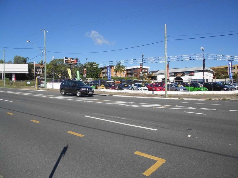 909-915 Logan Road, Holland Park West QLD 4121