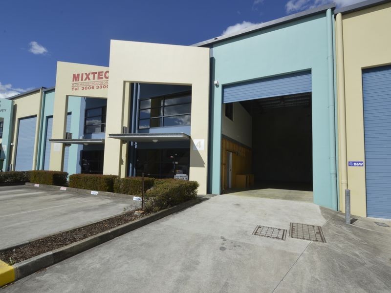 4/8 Riverland Drive, Loganholme QLD 4129