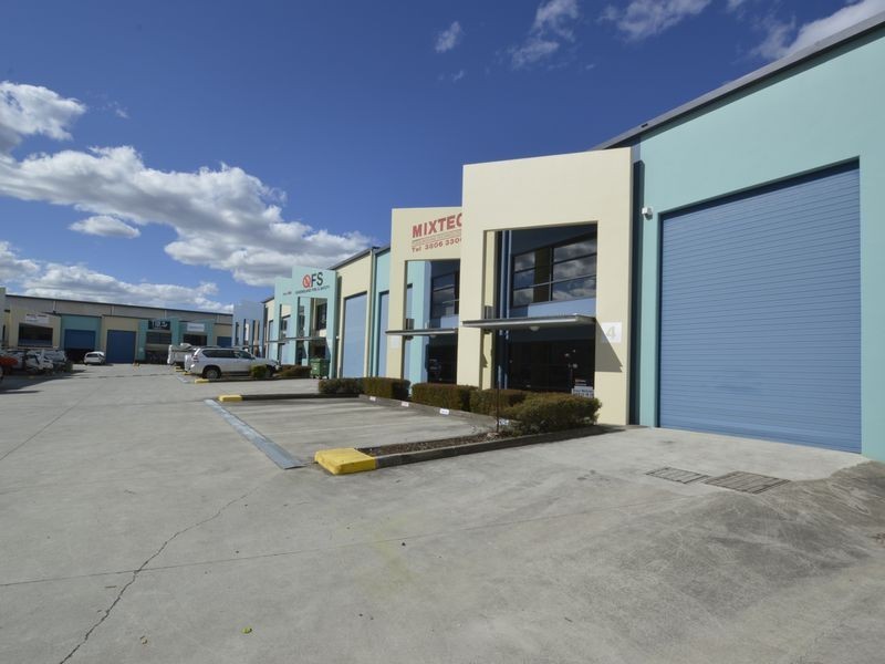 4/8 Riverland Drive, Loganholme QLD 4129