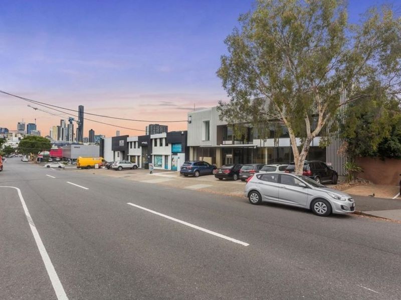 42 Doggett Street, Newstead QLD 4006