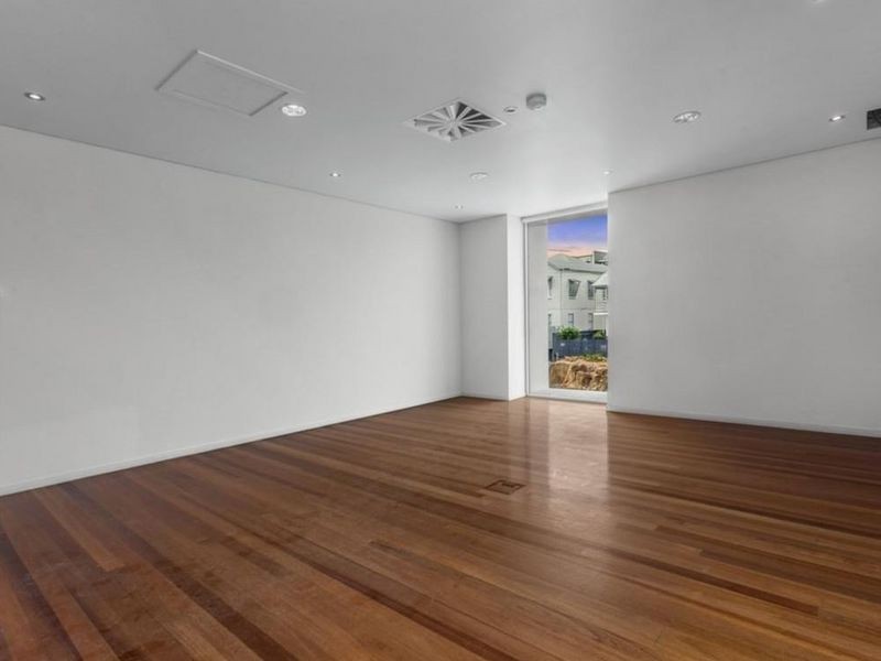 42 Doggett Street, Newstead QLD 4006