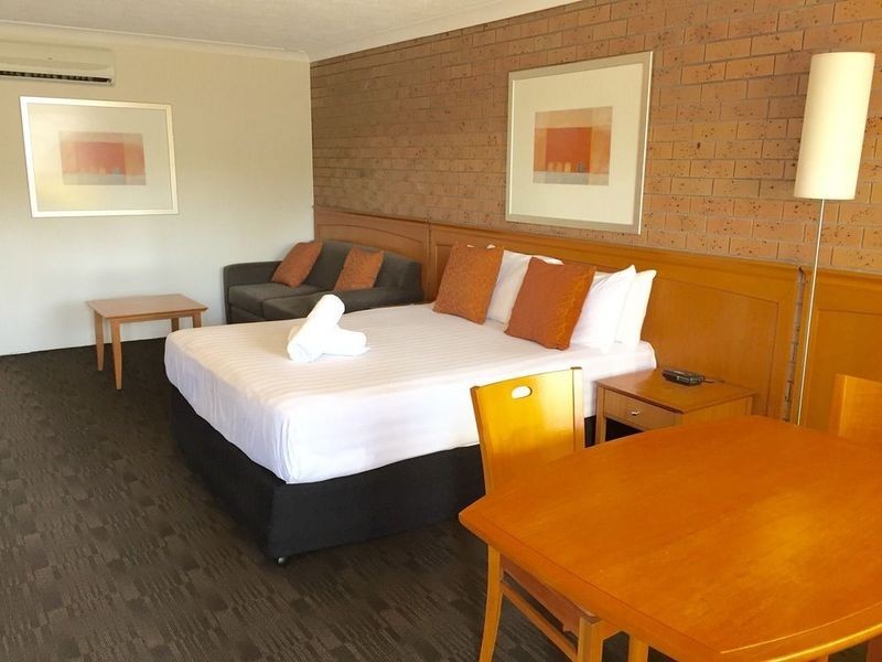 James Street Motor Inn/88 James Street, South Toowoomba QLD 4350