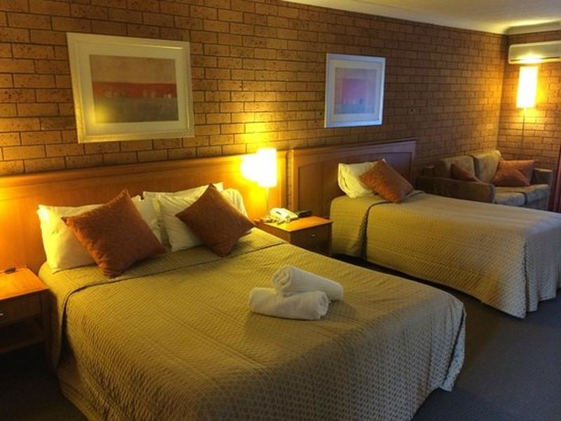 James Street Motor Inn/88 James Street, South Toowoomba QLD 4350