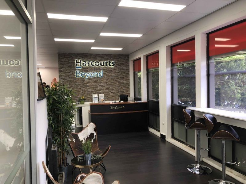 956 Logan Road, Holland Park West QLD 4121