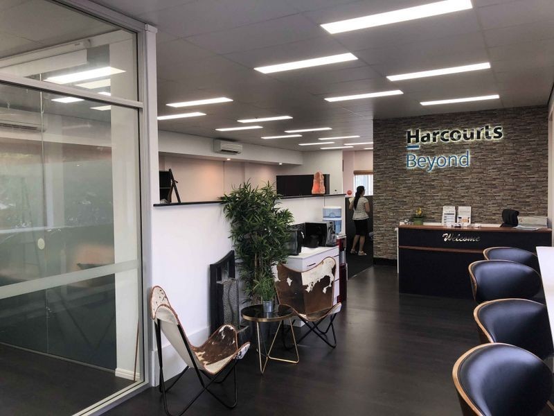 956 Logan Road, Holland Park West QLD 4121