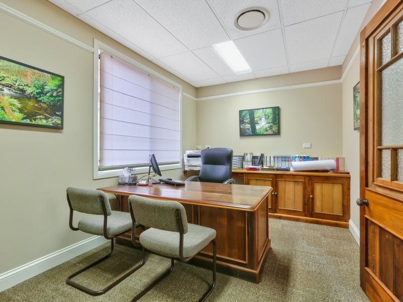 16 Vanessa Boulevard, Springwood QLD 4127