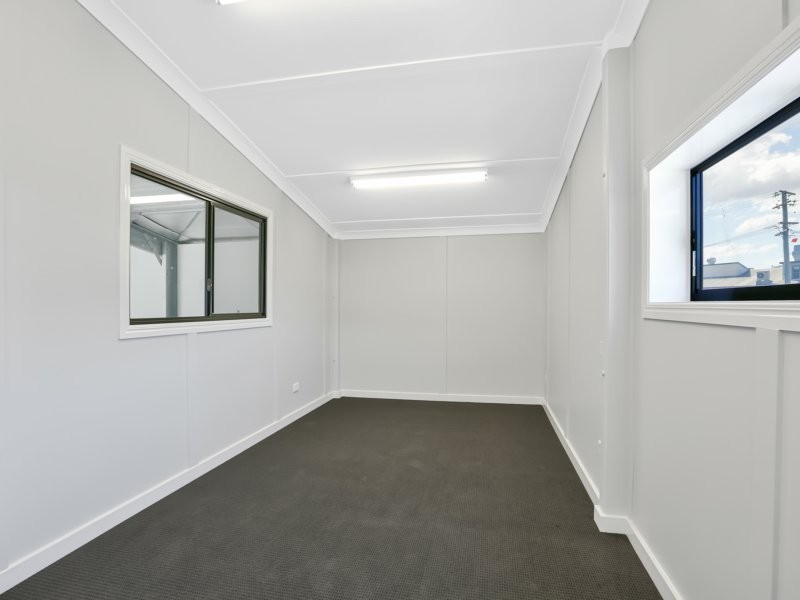 Warehouse 1/18 Chrome Street, Salisbury QLD 4107