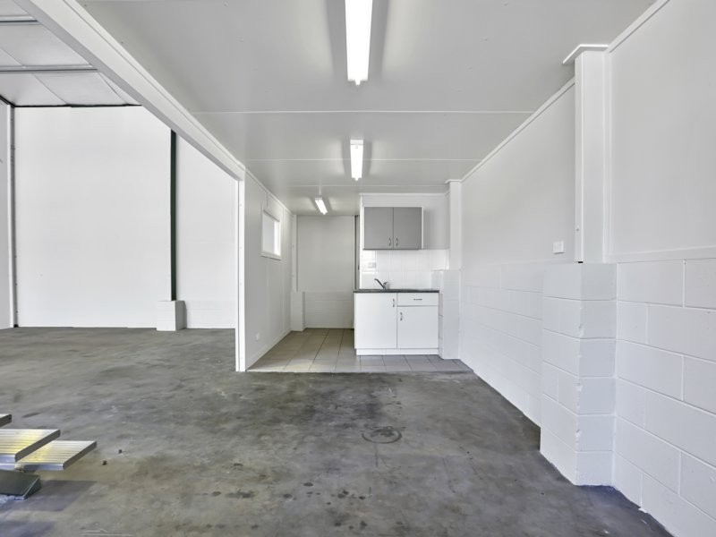 Warehouse 1/18 Chrome Street, Salisbury QLD 4107