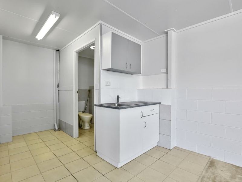 Warehouse 1/18 Chrome Street, Salisbury QLD 4107