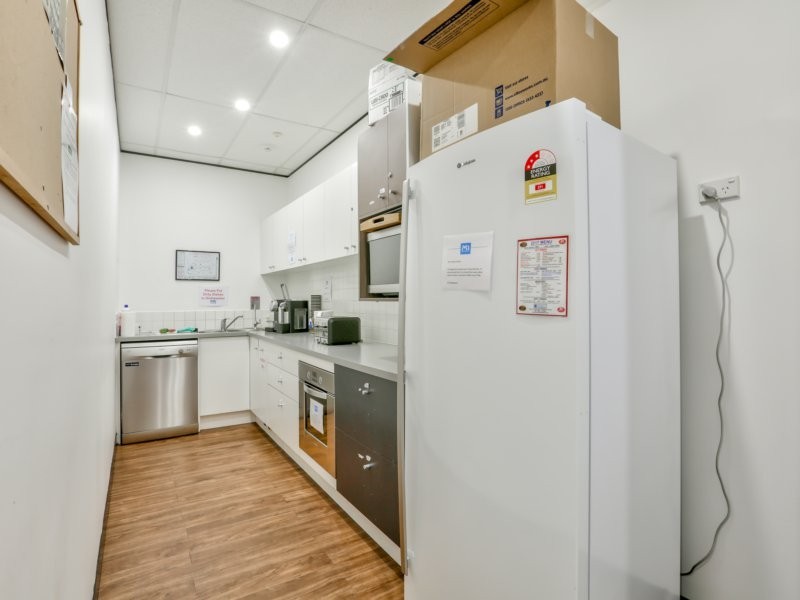 Top Floor/3972 Pacific Highway, Loganholme QLD 4129