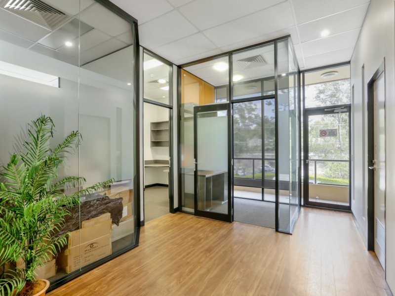 Top Floor/3972 Pacific Highway, Loganholme QLD 4129