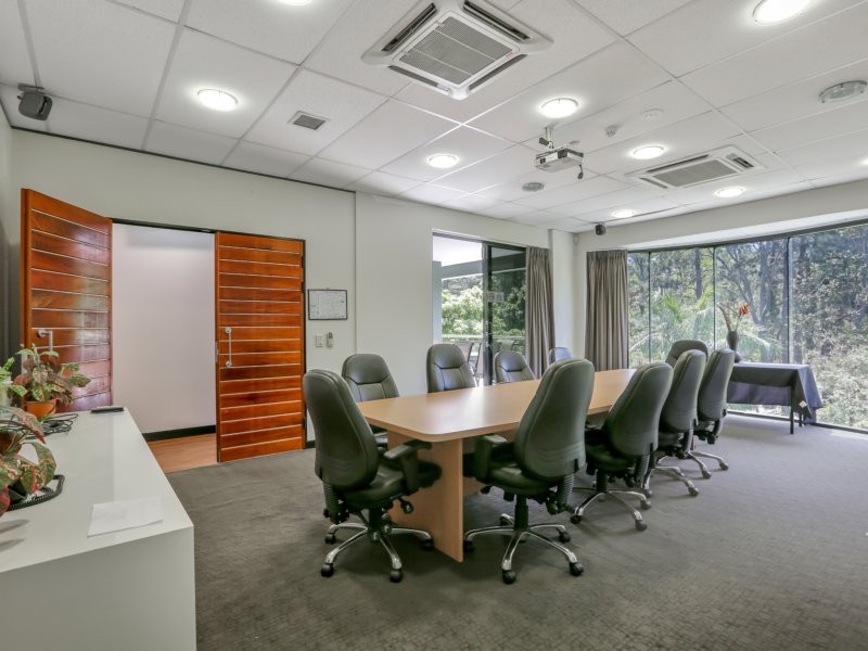 Top Floor/3972 Pacific Highway, Loganholme QLD 4129