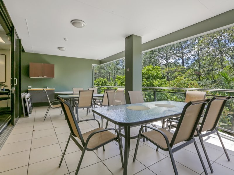 Top Floor/3972 Pacific Highway, Loganholme QLD 4129