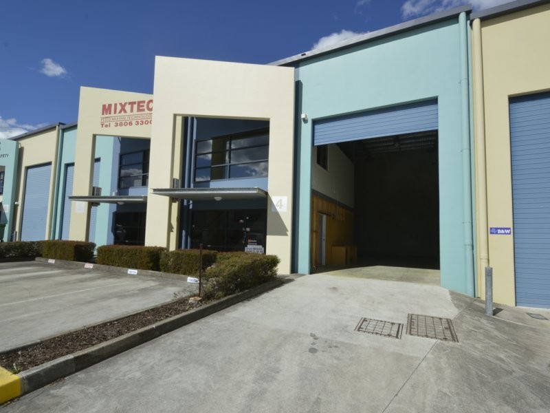 4/8 Riverland Drive, Loganholme QLD 4129