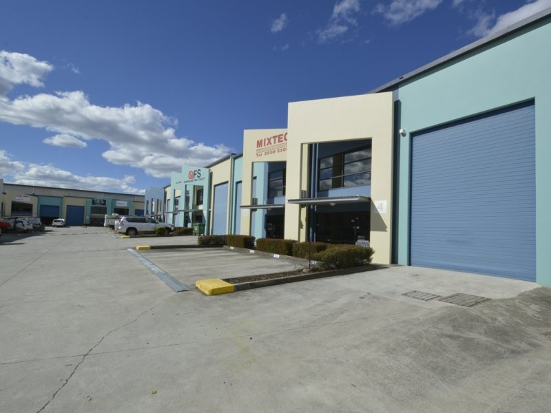 4/8 Riverland Drive, Loganholme QLD 4129