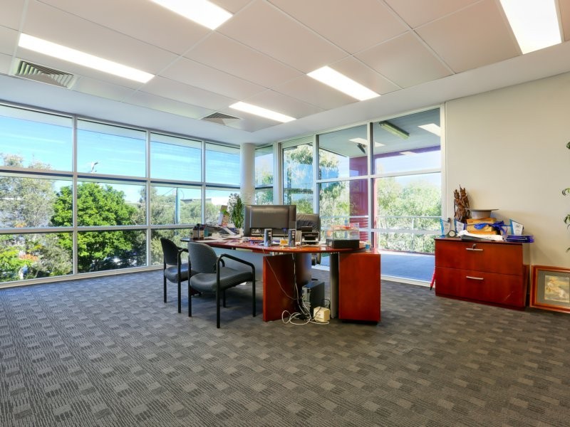 15 Nealdon Drive, Meadowbrook QLD 4131