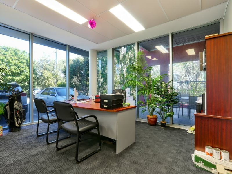 15 Nealdon Drive, Meadowbrook QLD 4131