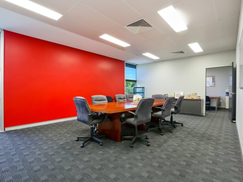 15 Nealdon Drive, Meadowbrook QLD 4131