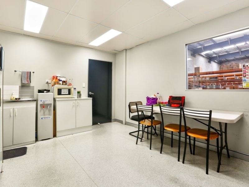 15 Nealdon Drive, Meadowbrook QLD 4131