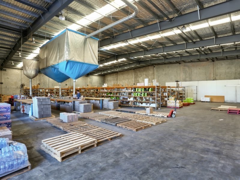 15 Nealdon Drive, Meadowbrook QLD 4131