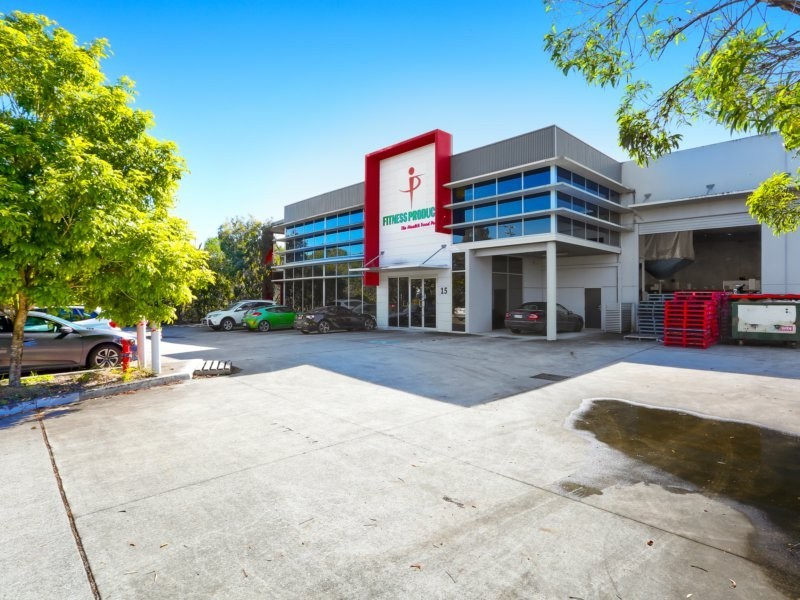 15 Nealdon Drive, Meadowbrook QLD 4131