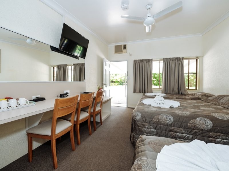 Benaraby Hilltop Motor Inn/48902 Bruce Highway, Benaraby QLD 4680