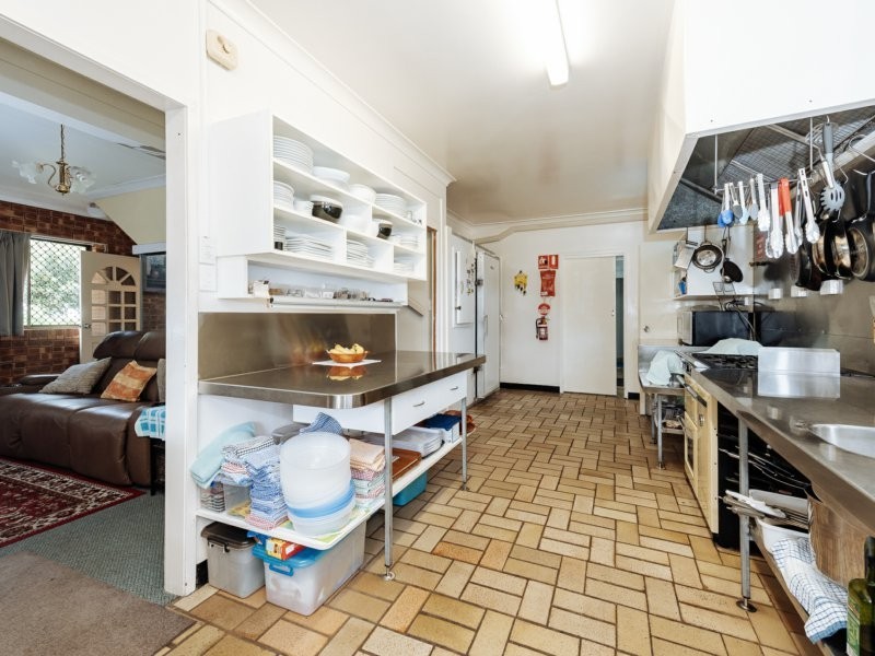 Benaraby Hilltop Motor Inn/48902 Bruce Highway, Benaraby QLD 4680