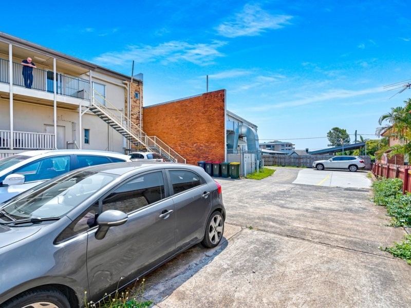 934 Logan Road, Holland Park West QLD 4121