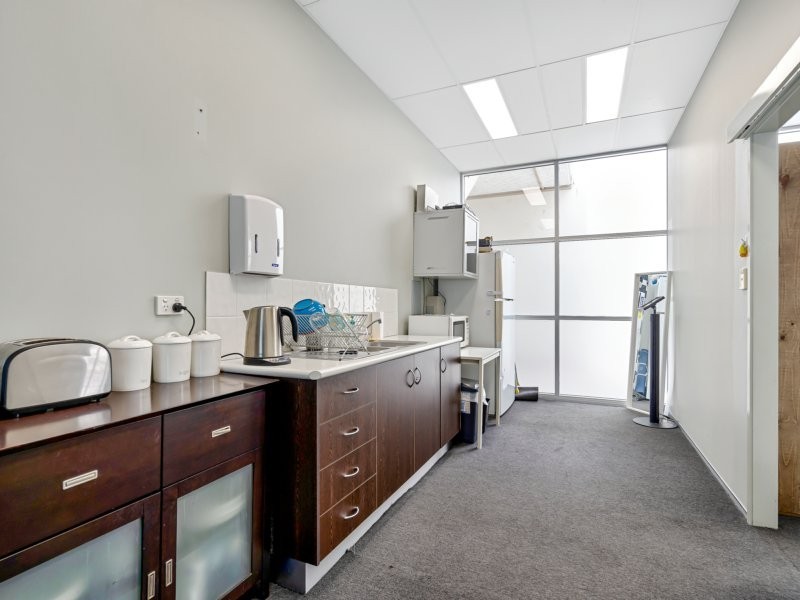 92 Cleveland Street, Greenslopes QLD 4120