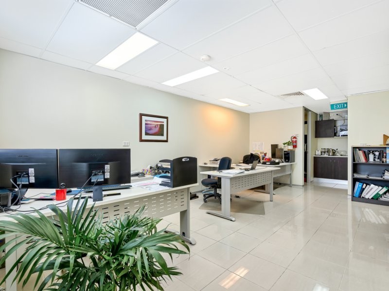 92 Cleveland Street, Greenslopes QLD 4120