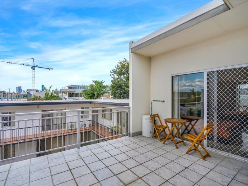 92 Cleveland Street, Greenslopes QLD 4120