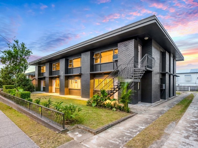 230 Cavendish Road, Coorparoo QLD 4151