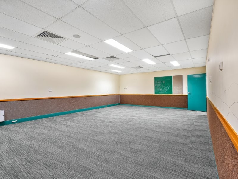 105 Browns Plains Rd, Browns Plains QLD 4118