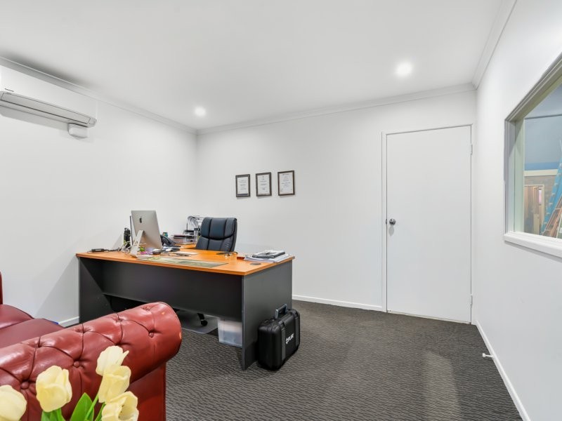 50 Neon Street, Sumner QLD 4074