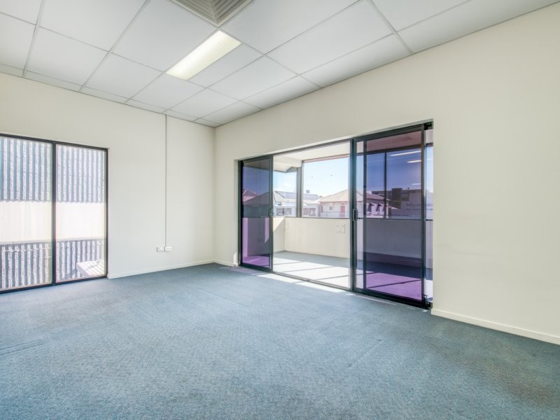 63 Old Cleveland Road, Greenslopes QLD 4120