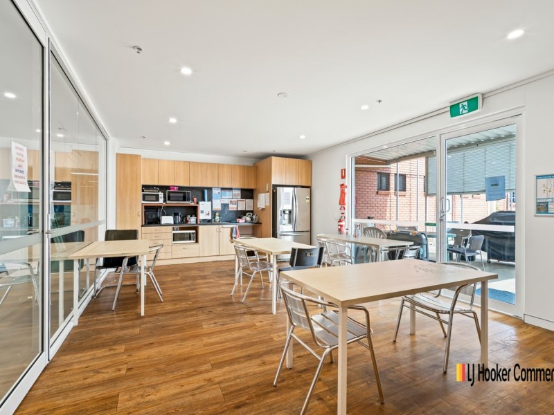 2/74-76 Magnesium Drive, Crestmead QLD 4132