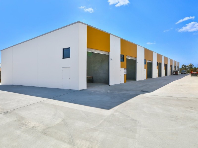 21 Middle Road, Hillcrest QLD 4118