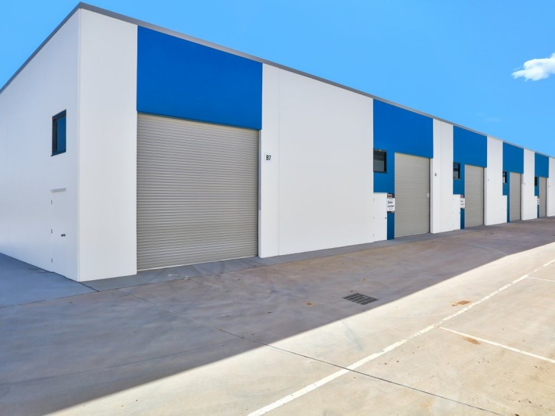 21 Middle Road, Hillcrest QLD 4118