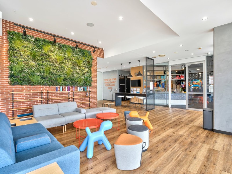 2/101 Clarence Road, Indooroopilly QLD 4068