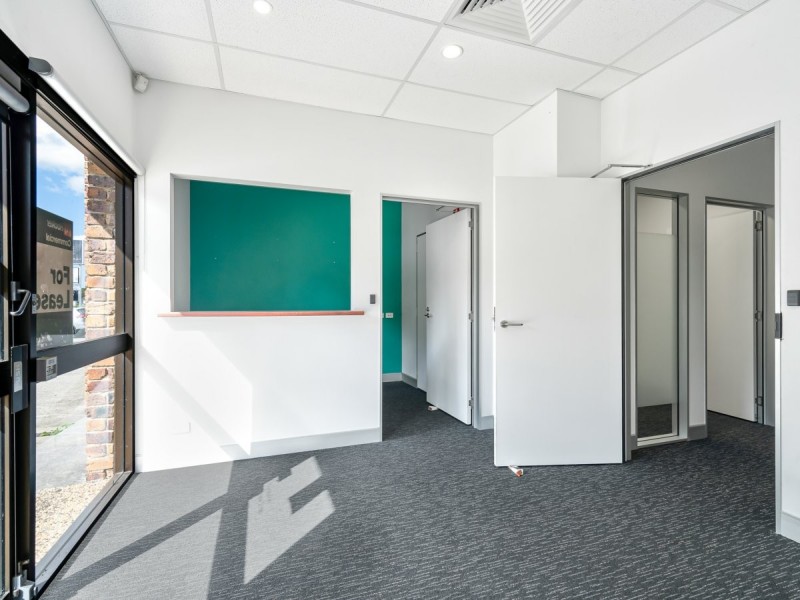 5 & 6/84 Wembley Road, Logan Central QLD 4114